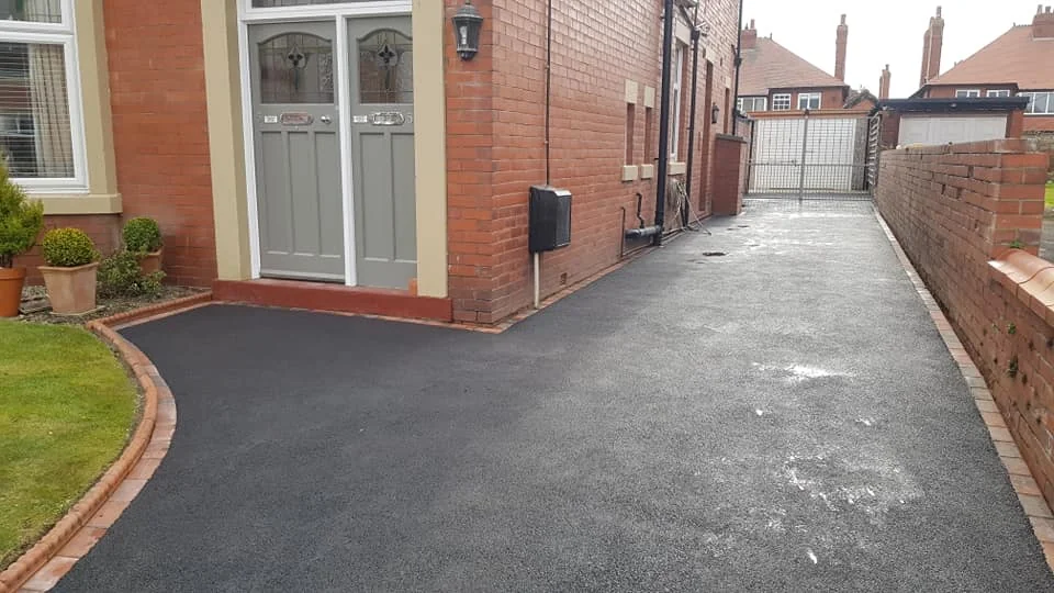 After Image of Tarmac Driveways Service