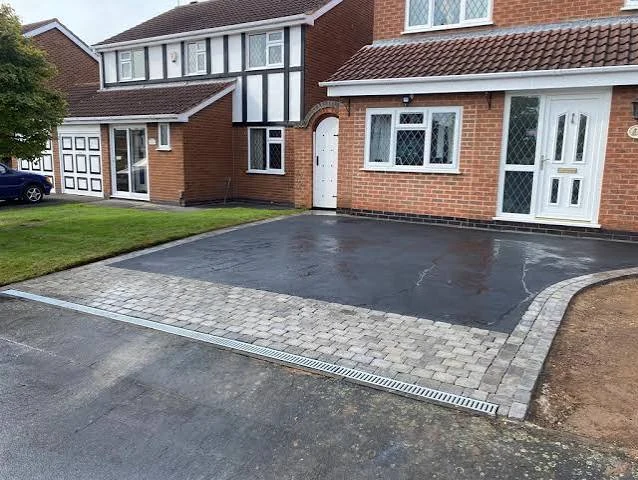 What Goes Into the Price of a Tarmac Driveway in the UK